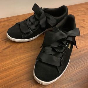 PUMA Vikky Ribbon Sneaker